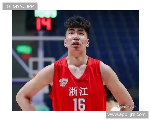 余嘉豪:从青涩少年到篮球场上的璀璨明星之路